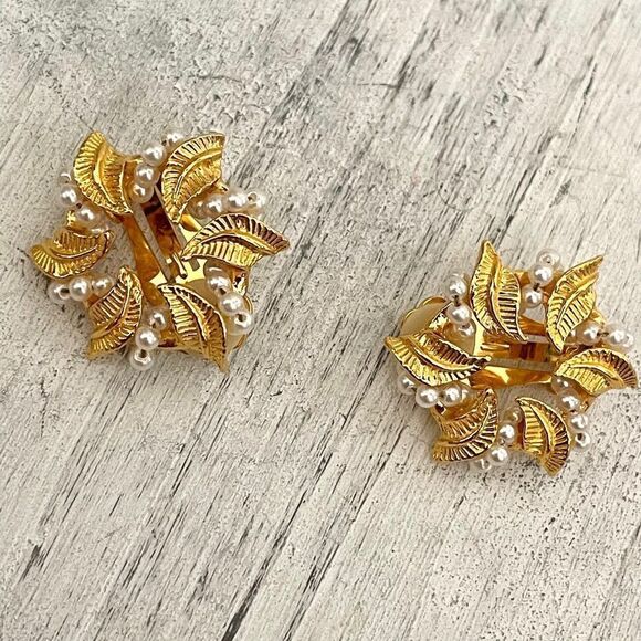 Gold tone faux Pearl clip on earrings - Picture 1 of 11